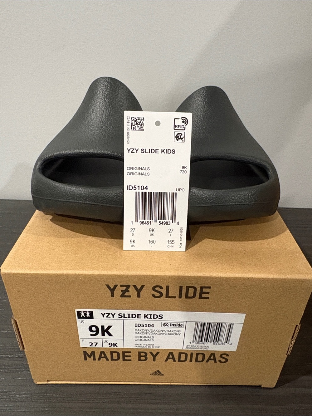 BNIB adidas Yeezy Slide Kids - Black Dark Onyx Size 8K
